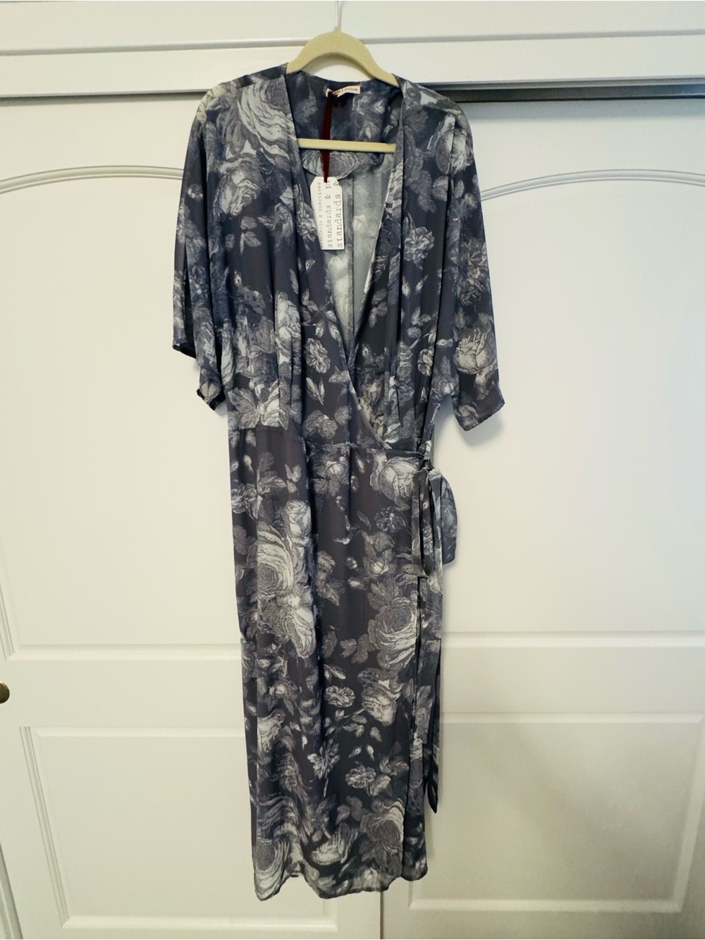 Standards & Practices Gray Floral Print Chiffon Kimono Wrap Maxi Dress. 3X - Picture 3 of 5